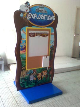 standee