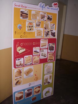 standee